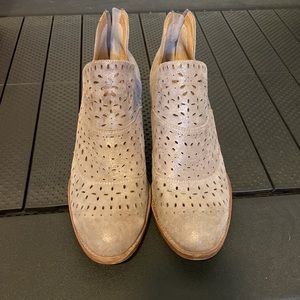 Söfft Eyelet Leather Booties sz11